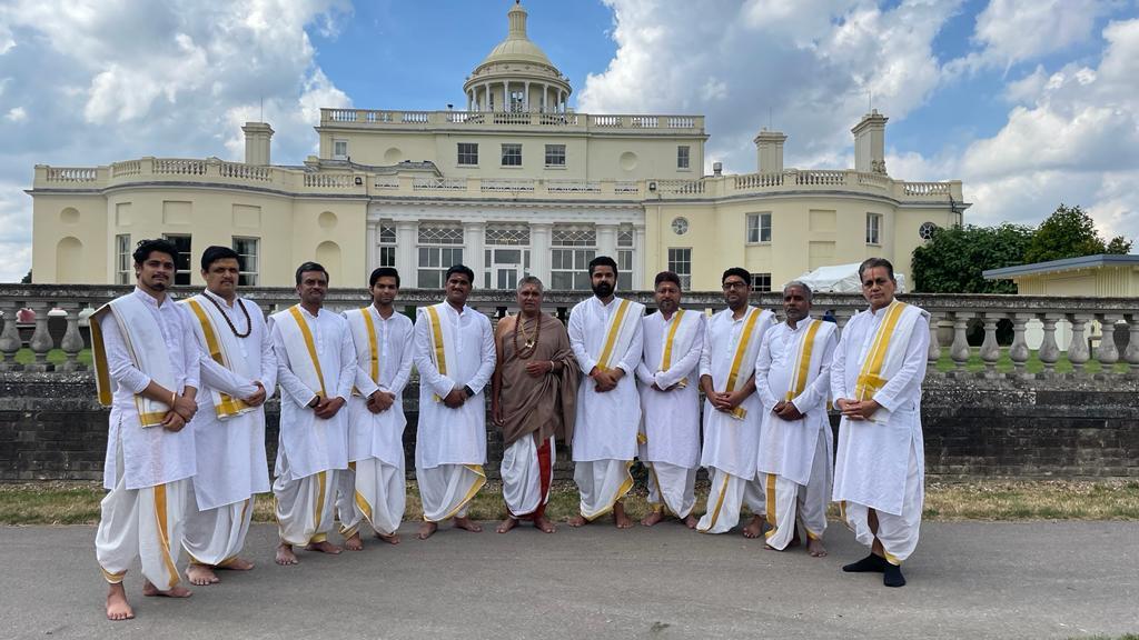 Pandit Chandrashekhar Sharma with Team